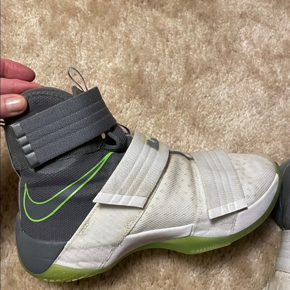 Nike White and Gray Sneakers with Green Highlights - Picture 7 of 9